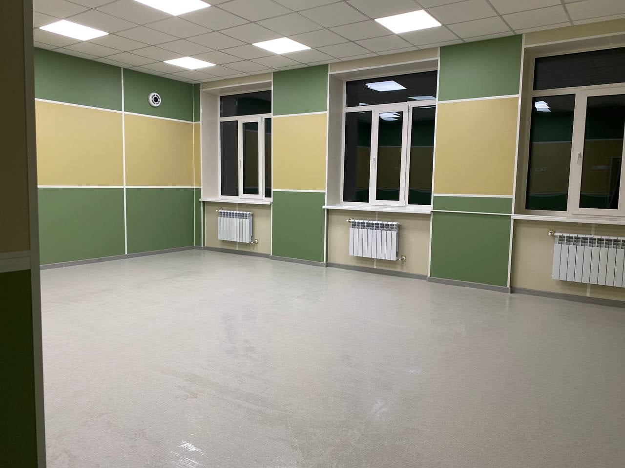 Важкогорючі та посилені панелі GYPSUN™ для шкіл: безпека, гігієна та довговічність