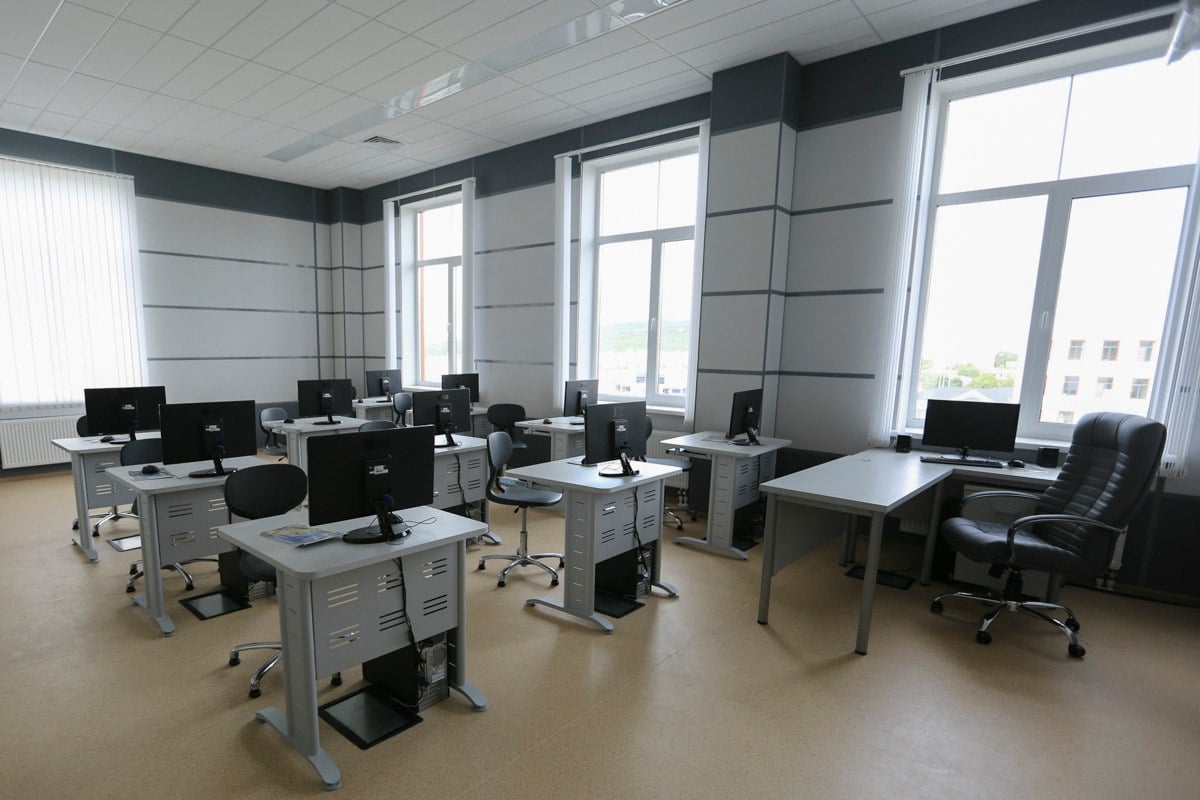 Стінові панелі в навчальних закладах: безпечне та сучасне рішення для шкіл і дитячих садків